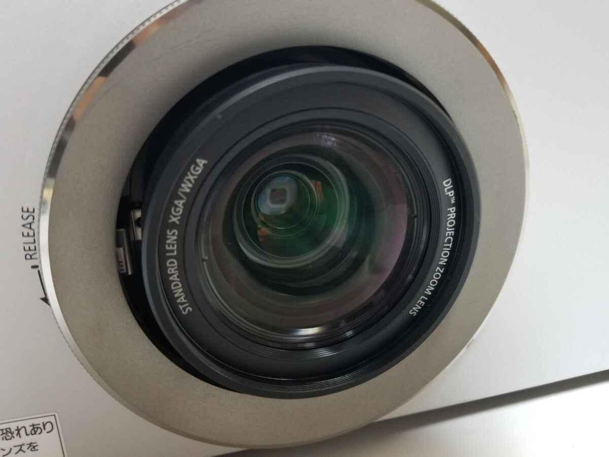 Panasonic PT-D5000LS Projector 843h Lamp Usage [u1141120807]