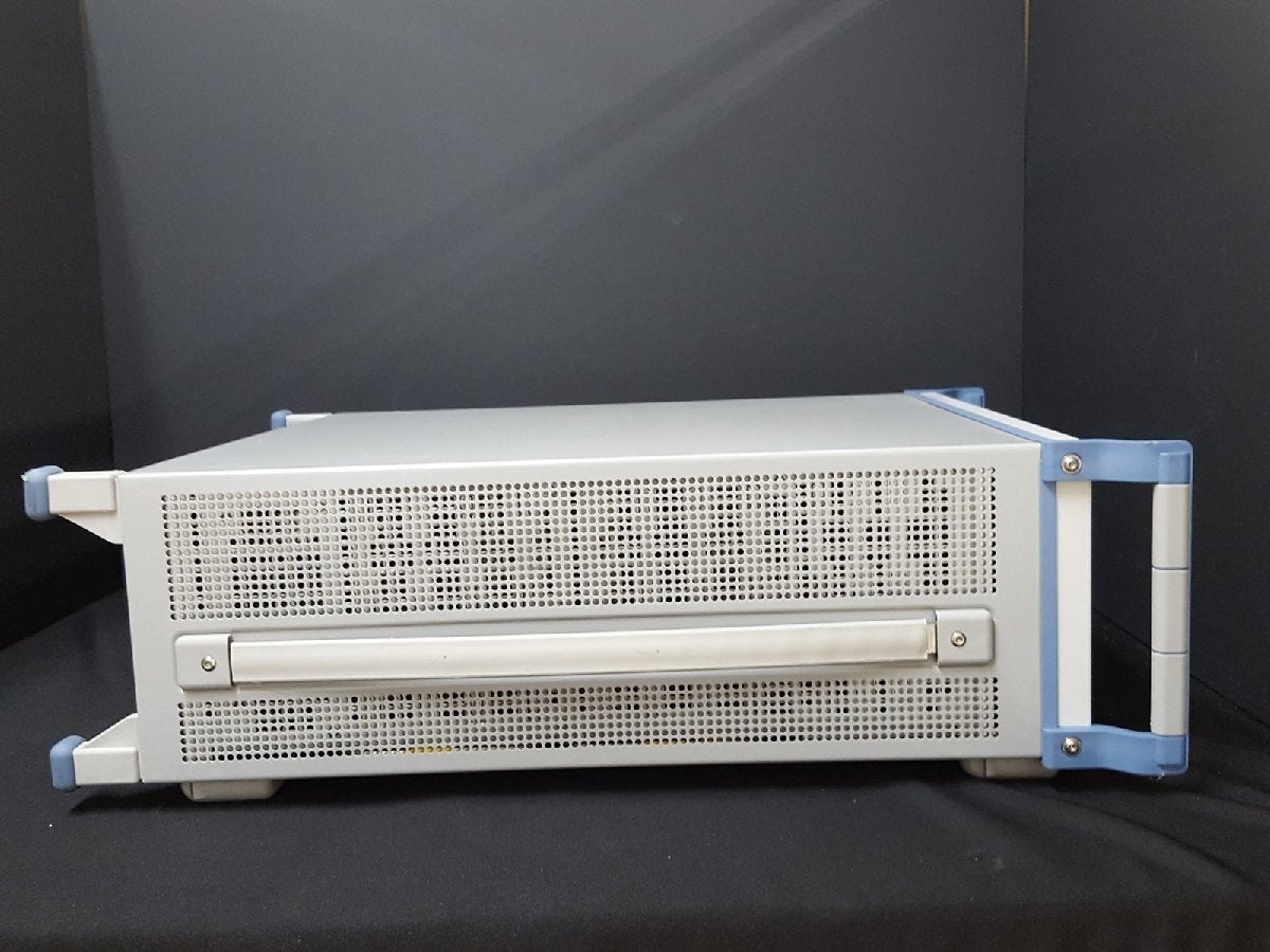 Rohde & Schwarz SMATE200A Vector Signal Generator 100kHz-6GHz [u1142843322]