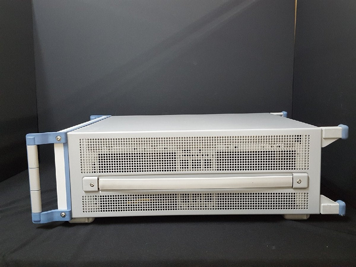Rohde & Schwarz SMATE200A Vector Signal Generator 100kHz-6GHz [u1142843322]