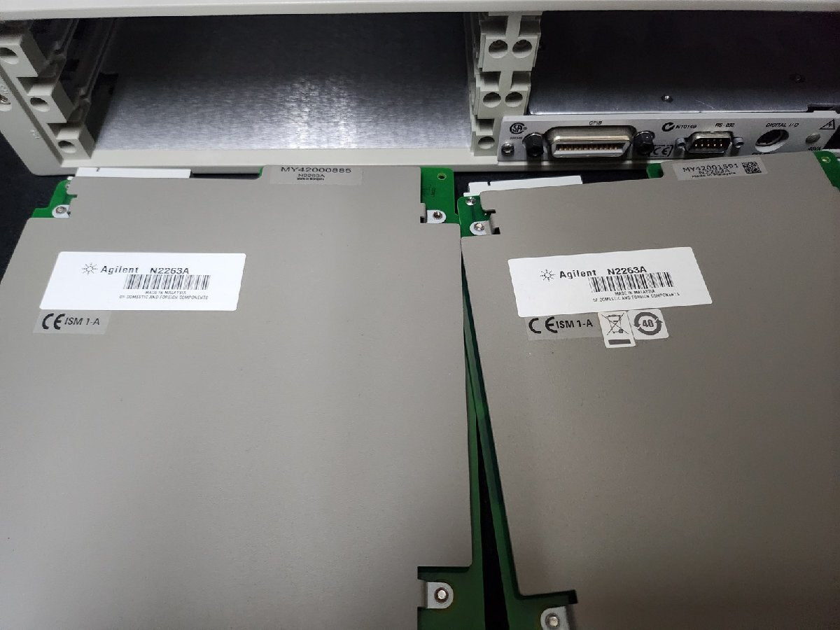 Agilent 3499A Switch Control System with 2 N2263A 32-Bit Digital I/O Modules [r1144724306]
