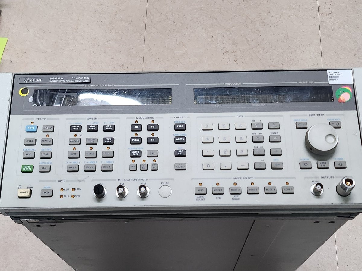 Agilent 8664A Synthesized Signal Generator 100kHz-3GHz Opt.001 004 010 [l1158799339]