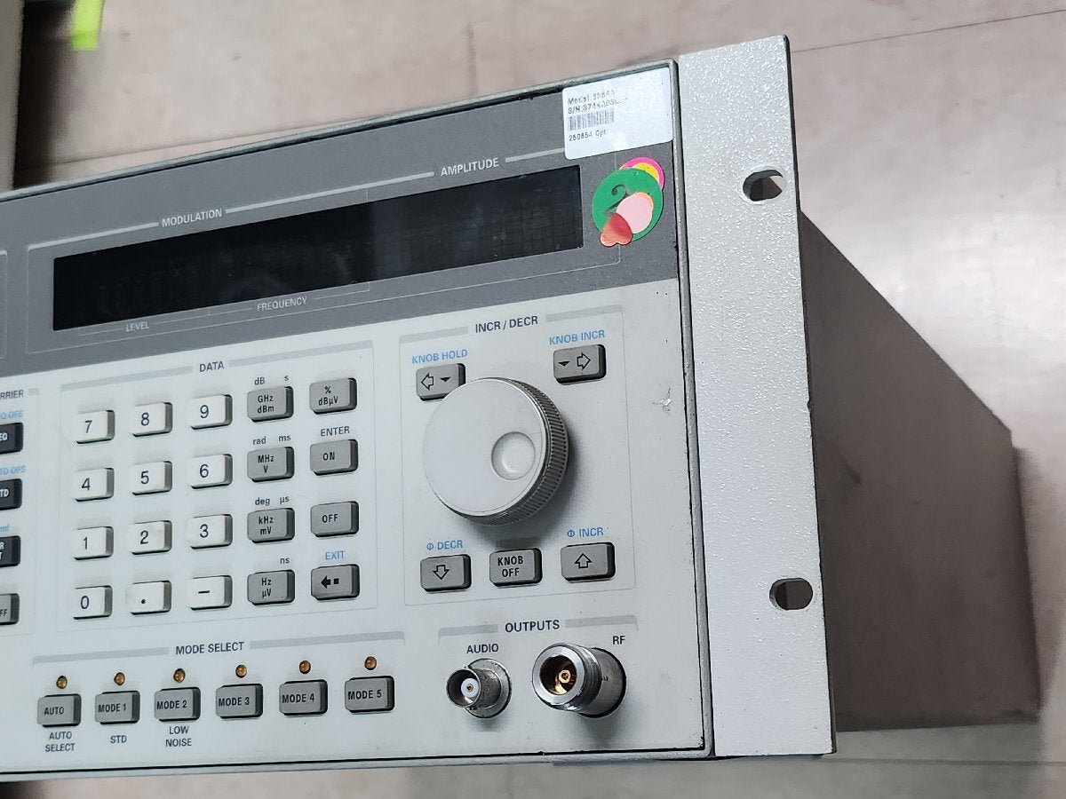 Agilent 8664A Synthesized Signal Generator 100kHz-3GHz Opt.001 004 010 [l1158799339]