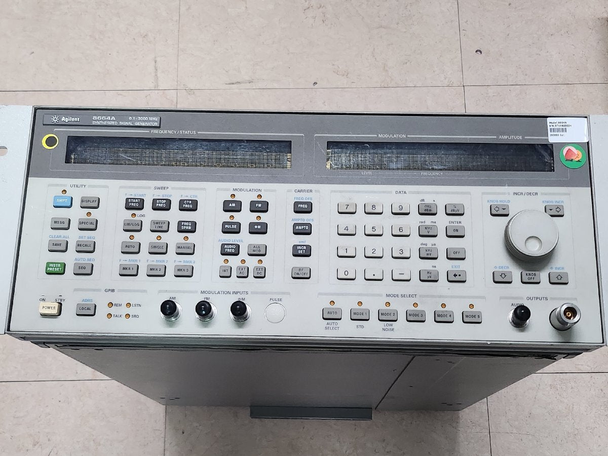 Agilent 8664A Synthesized Signal Generator 100kHz-3GHz Opt.001 004 010 [b1158806730]