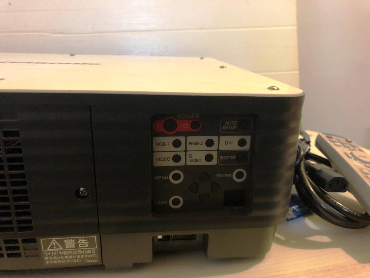 Panasonic PT-D5700 Projector 6000 Lumens Projection Size 50-600 inches [p1159232466]