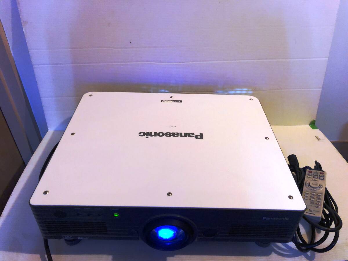 Panasonic PT-D5700 Projector 6000 Lumens Projection Size 50-600 inches [p1159232466]