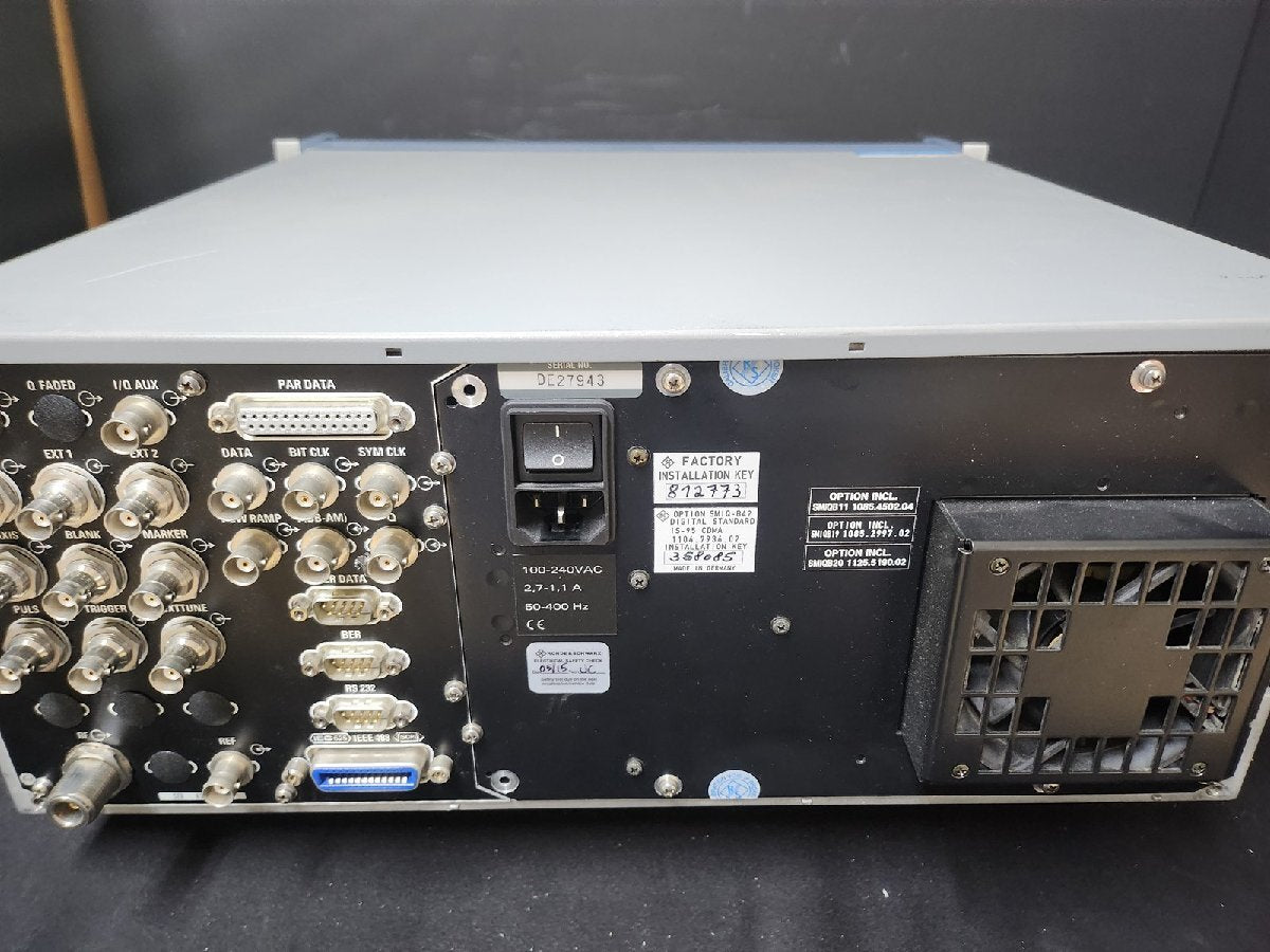 Rohde & Schwarz SMIQ06B Vector Signal Generator 300kHz-6.4GHz (for parts) [k1159775610]