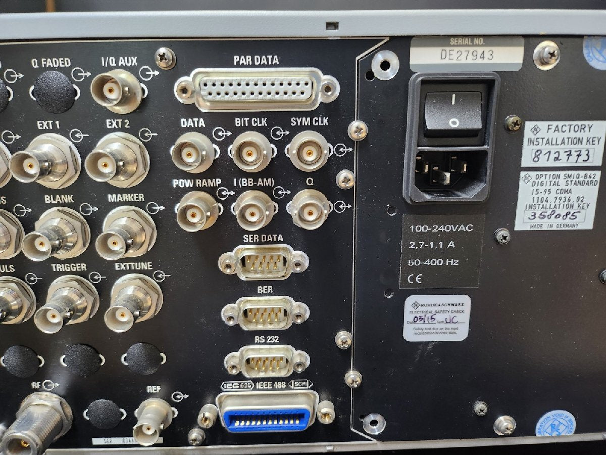 Rohde & Schwarz SMIQ06B Vector Signal Generator 300kHz-6.4GHz (for parts) [k1159775610]
