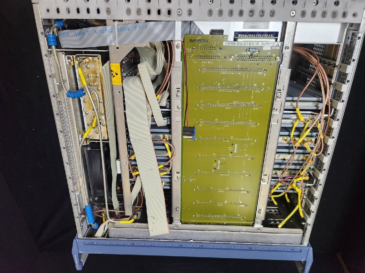 Rohde & Schwarz SMIQ06B Vector Signal Generator 300kHz-6.4GHz (for parts) [k1159775610]