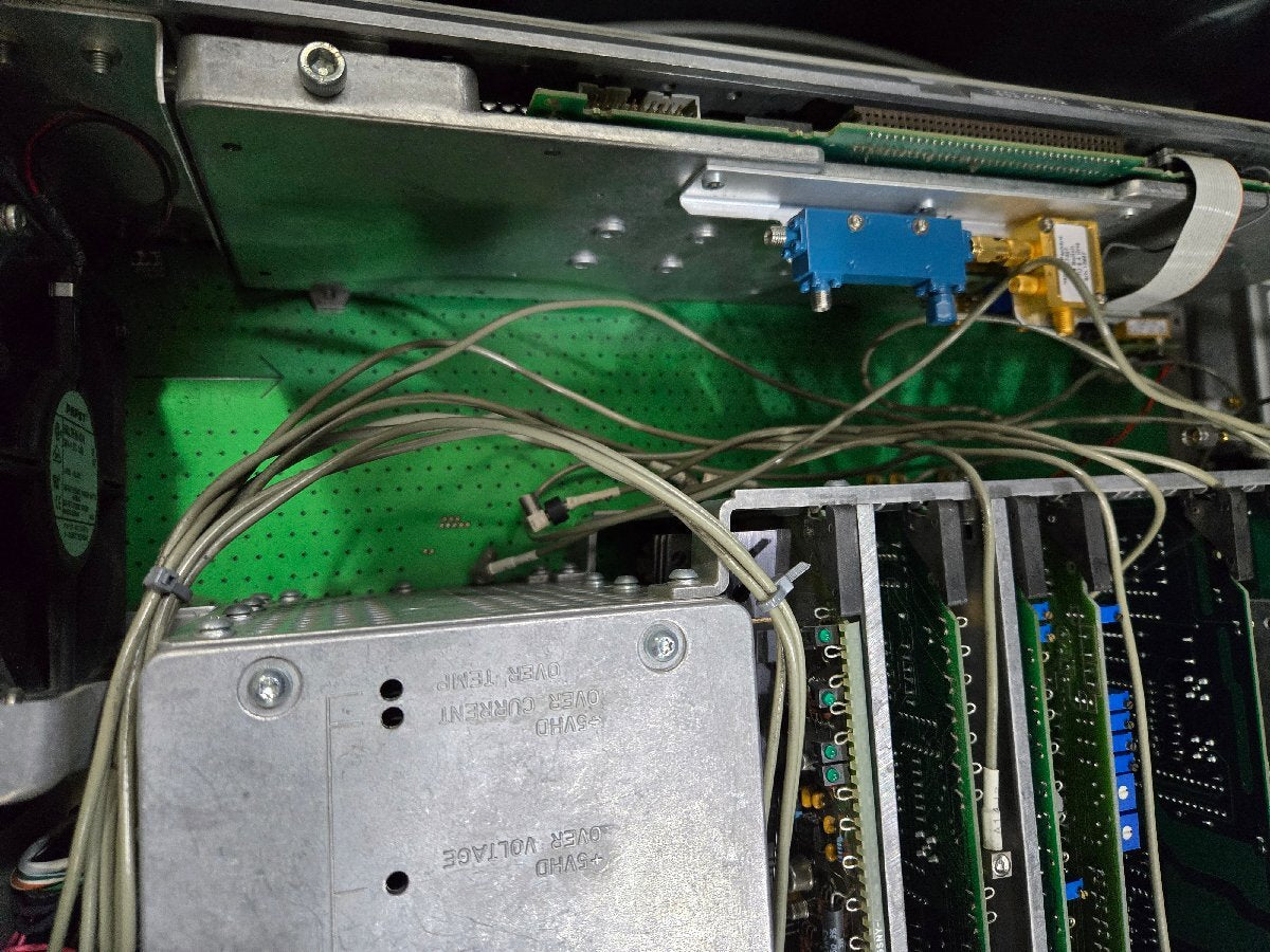 HP 83651B Synthesized Sweeper 10MHz-50GHz (for parts or not working) [g1159904208]