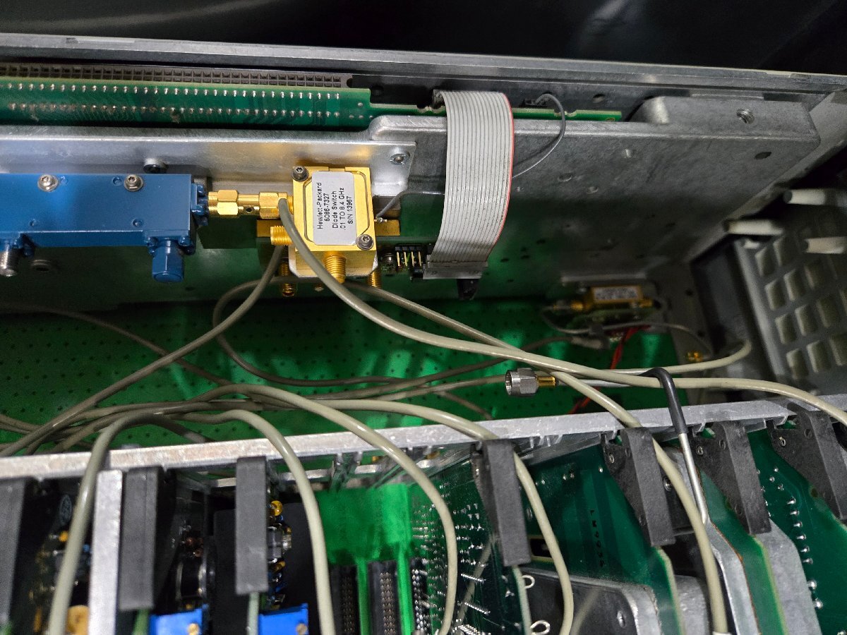 HP 83651B Synthesized Sweeper 10MHz-50GHz (for parts or not working) [g1159904208]