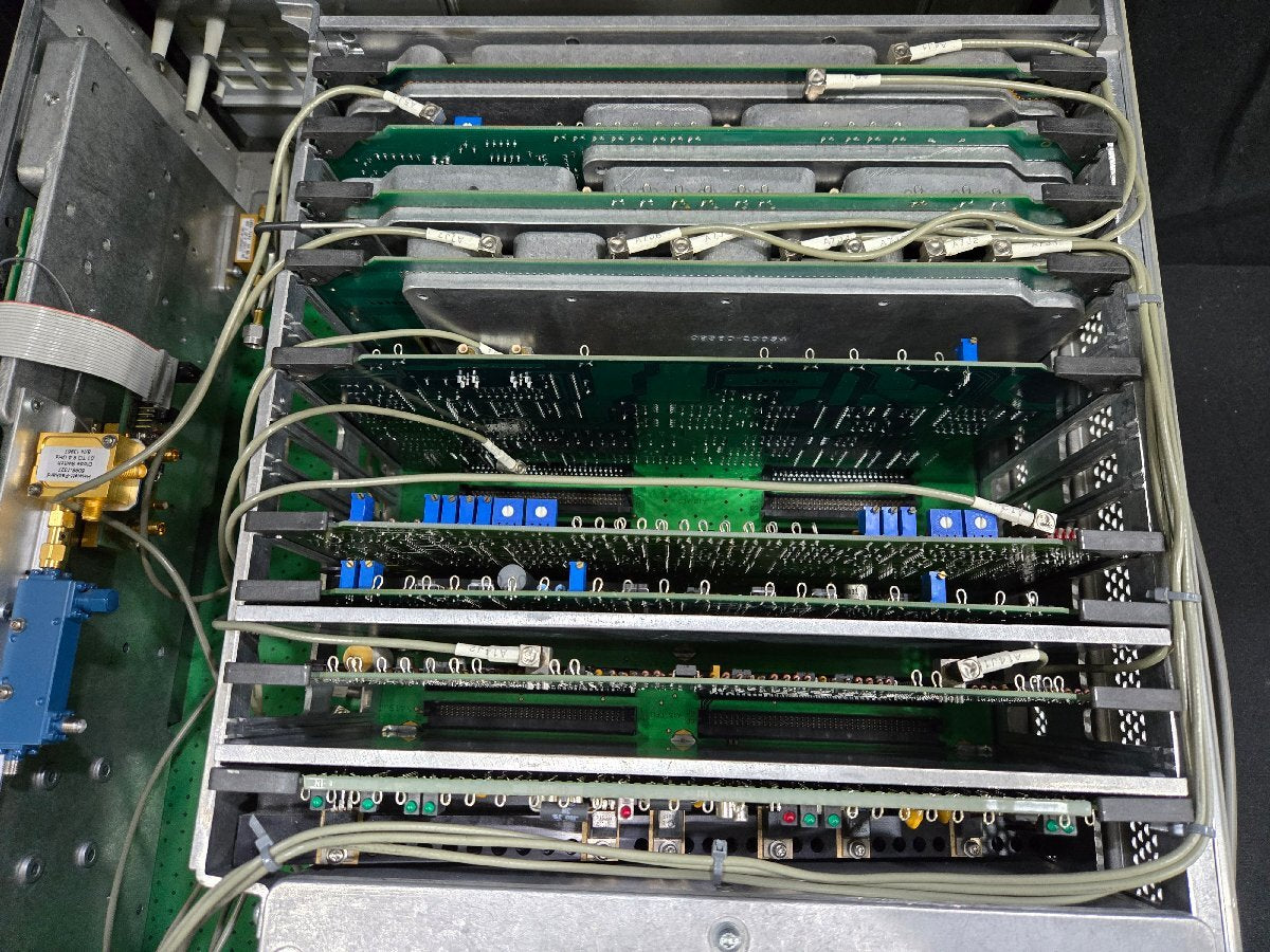 HP 83651B Synthesized Sweeper 10MHz-50GHz (for parts or not working) [g1159904208]