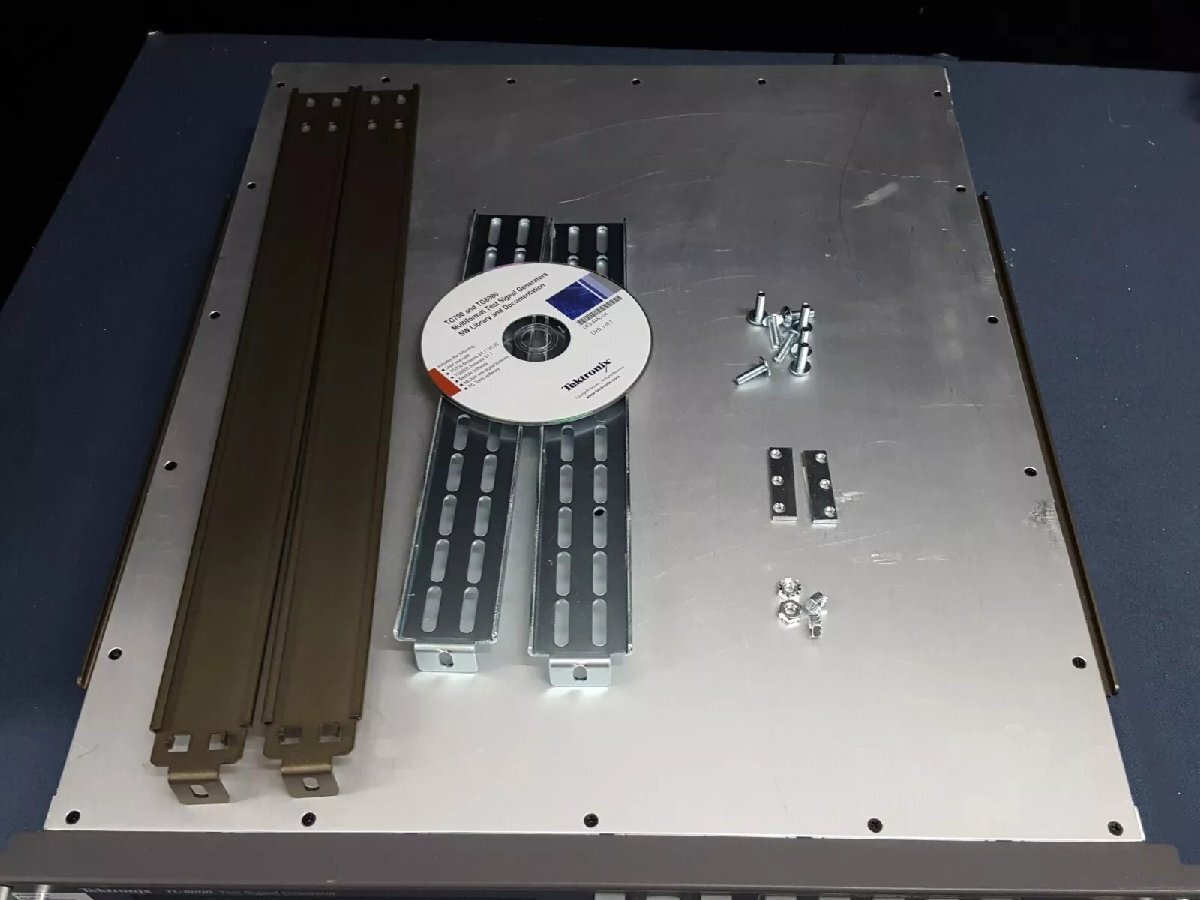 Tektronix TG8000 Multi-format Video Test Signal Generator [m1164788355]