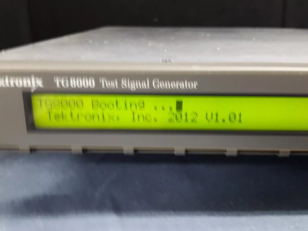 Tektronix TG8000 Multi-Format Video Test Signal Generator [m1164788355]