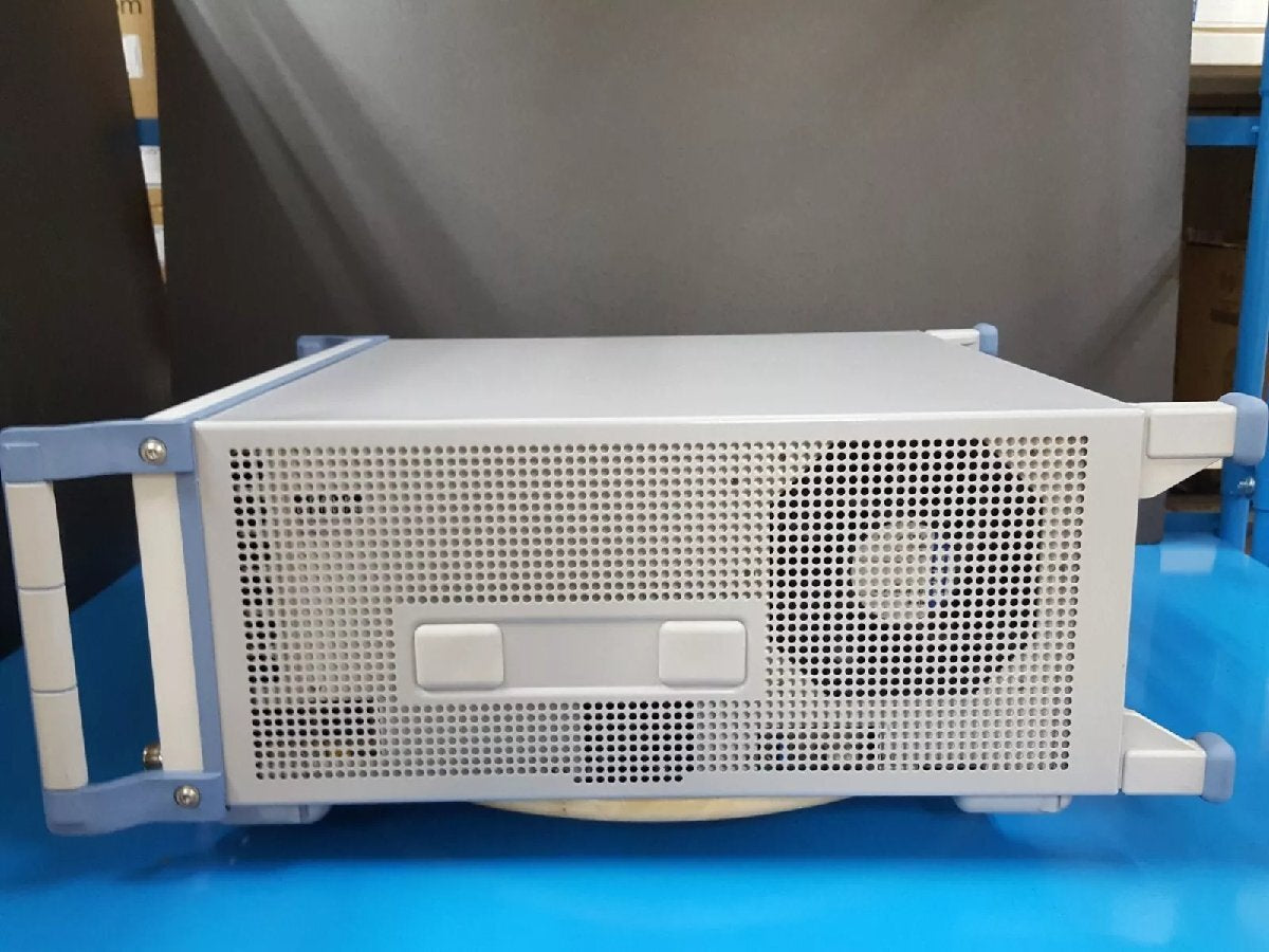 Rohde & Schwarz CMU300 Universal Radio Communications Tester (as-is) [q1165120174]