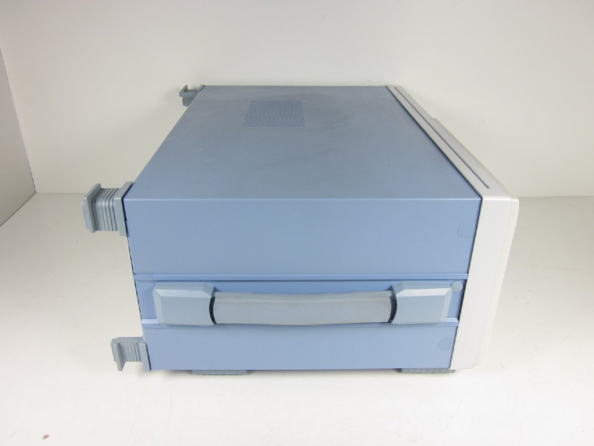 Yokogawa Electric VC3300 Wireless Tester WCDMA Frequency 800MHz to 1GHz 1.7 to 2.4GHz [m1170626247]