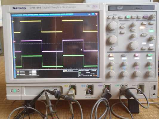 Tektronix DPO7104 Digital Oscilloscope Defective Item [r1172841723]