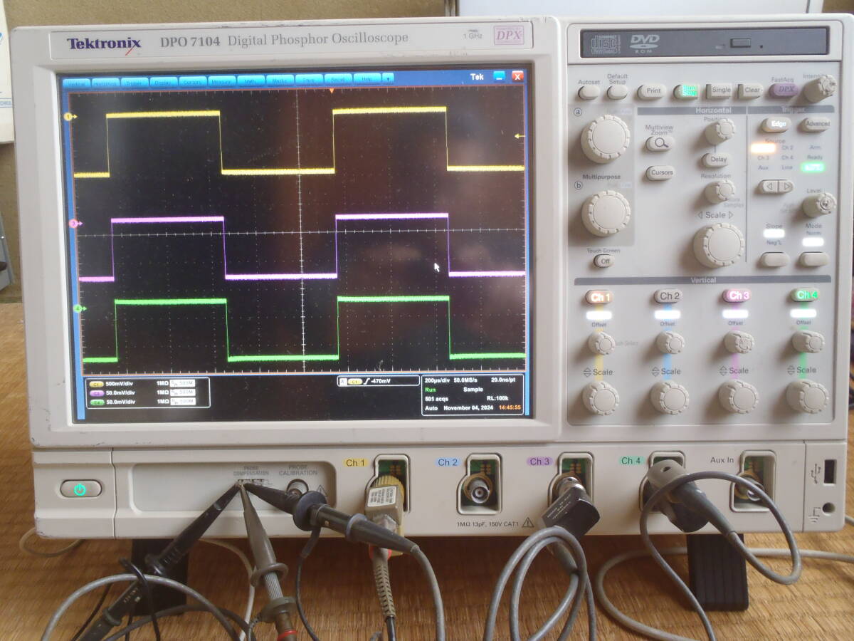 Tektronix DPO7104 Digital Oscilloscope [r1172841723]