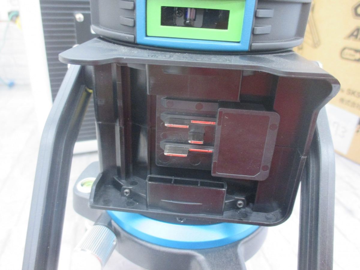 Makita SK505GDZ Green Laser 10.8V Battery Pack with Charger [u1181381741]