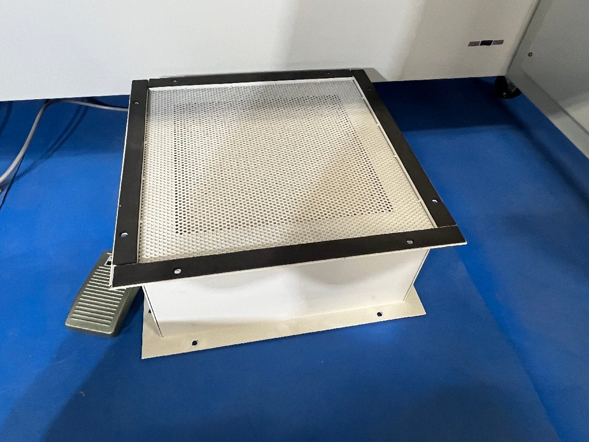 Hitachi CCV-1301EC Clean Bench [v1182696435]