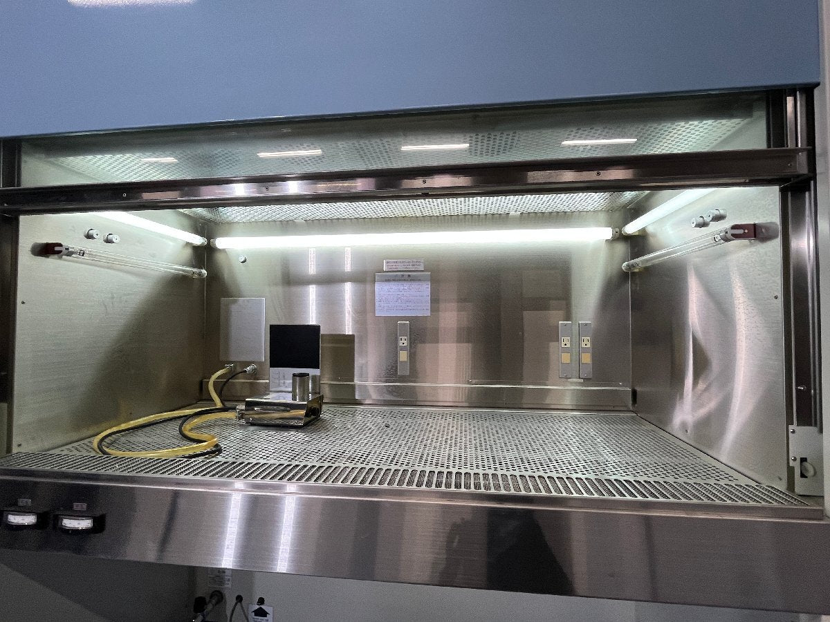 Hitachi CCV-1301EC Clean Bench [v1182696435]