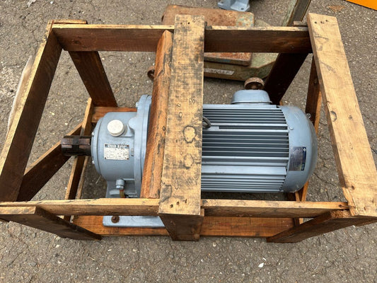 Sumitomo Heavy Industries HM10-216 Cyclo Reducer Gear Motor 7.5KW Three-Phase 200V [m1184408601]
