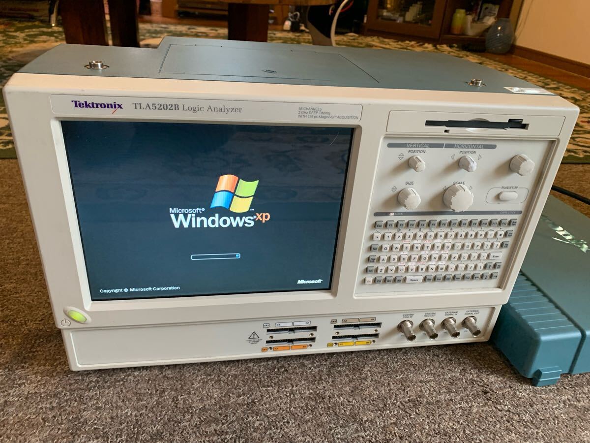 Tektronix TL A5202B Logic Analyzer 68 Channels 2 GHz Deep Timing 125 ps MagniVu Acquisition [p1187222513]