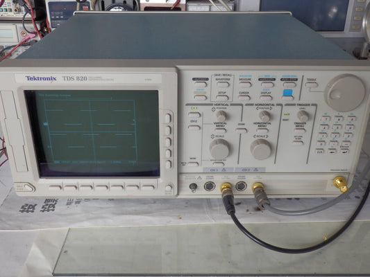 Tektronix TDS820 Digital Sampling Oscilloscope 6GHz 2ch 50Ω Input [r1188136204]