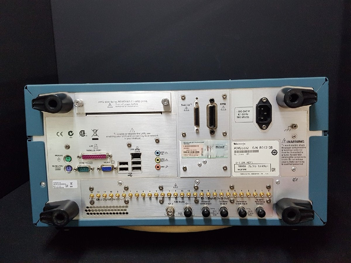 Tektronix AWG5002 Arbitrary Waveform Generator 600MS/s [f1188365359]