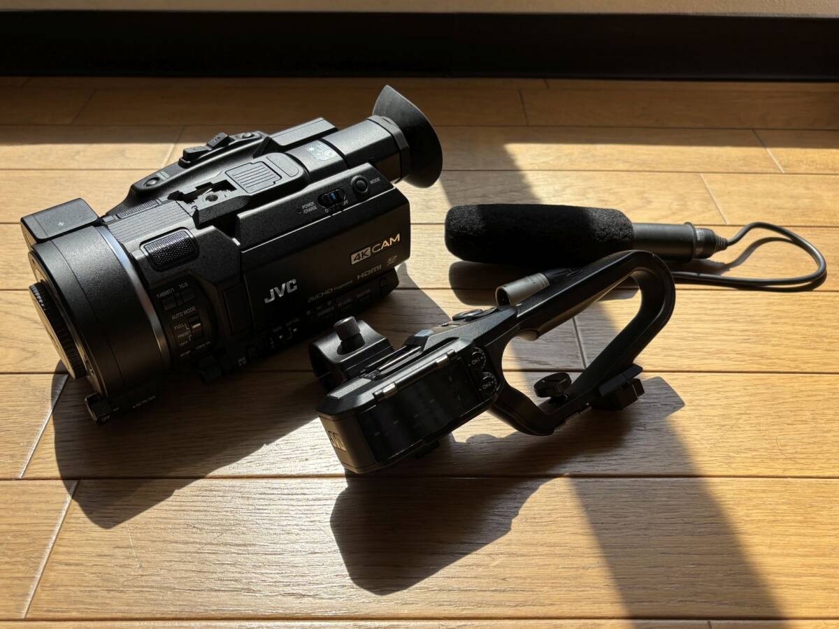 JVC GY-LS300CH 4K Memory Card Camera Recorder [v1191315067]