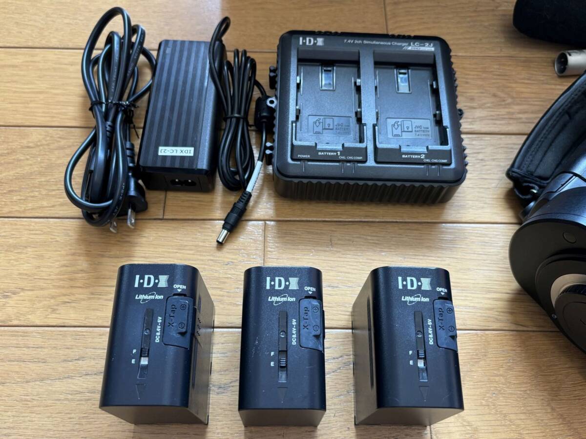 JVC GY-LS300CH 4K Memory Card Camera Recorder [v1191315067]