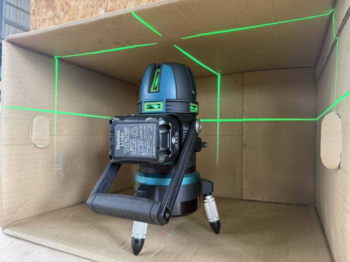 Makita SK506GDZ Rechargeable Green Laser Leveler Automatic Tracking Tripod Included [1191934254]