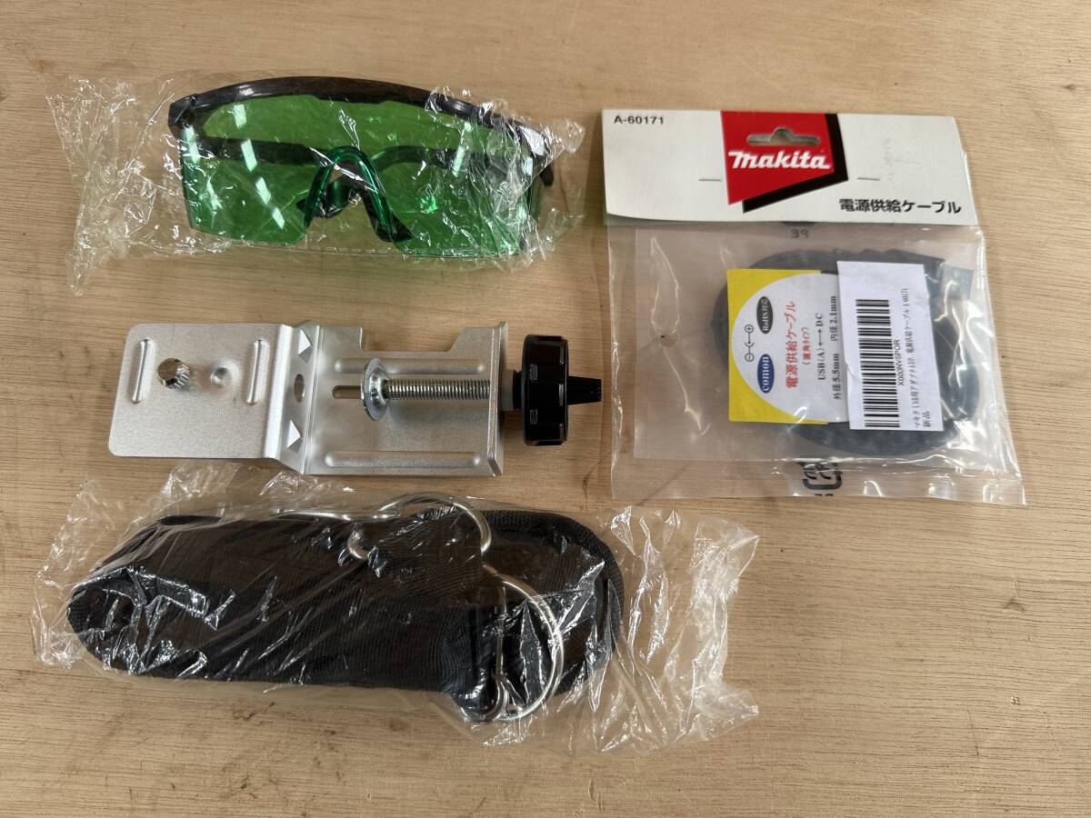 Makita SK506GDZ Rechargeable Green Laser Leveler Automatic Tracking Tripod Included [1191934254]