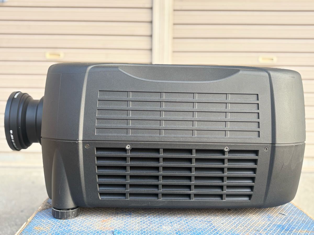 CHRISTIE HD6K Projector with Remote Control and Lens [j1192049953]