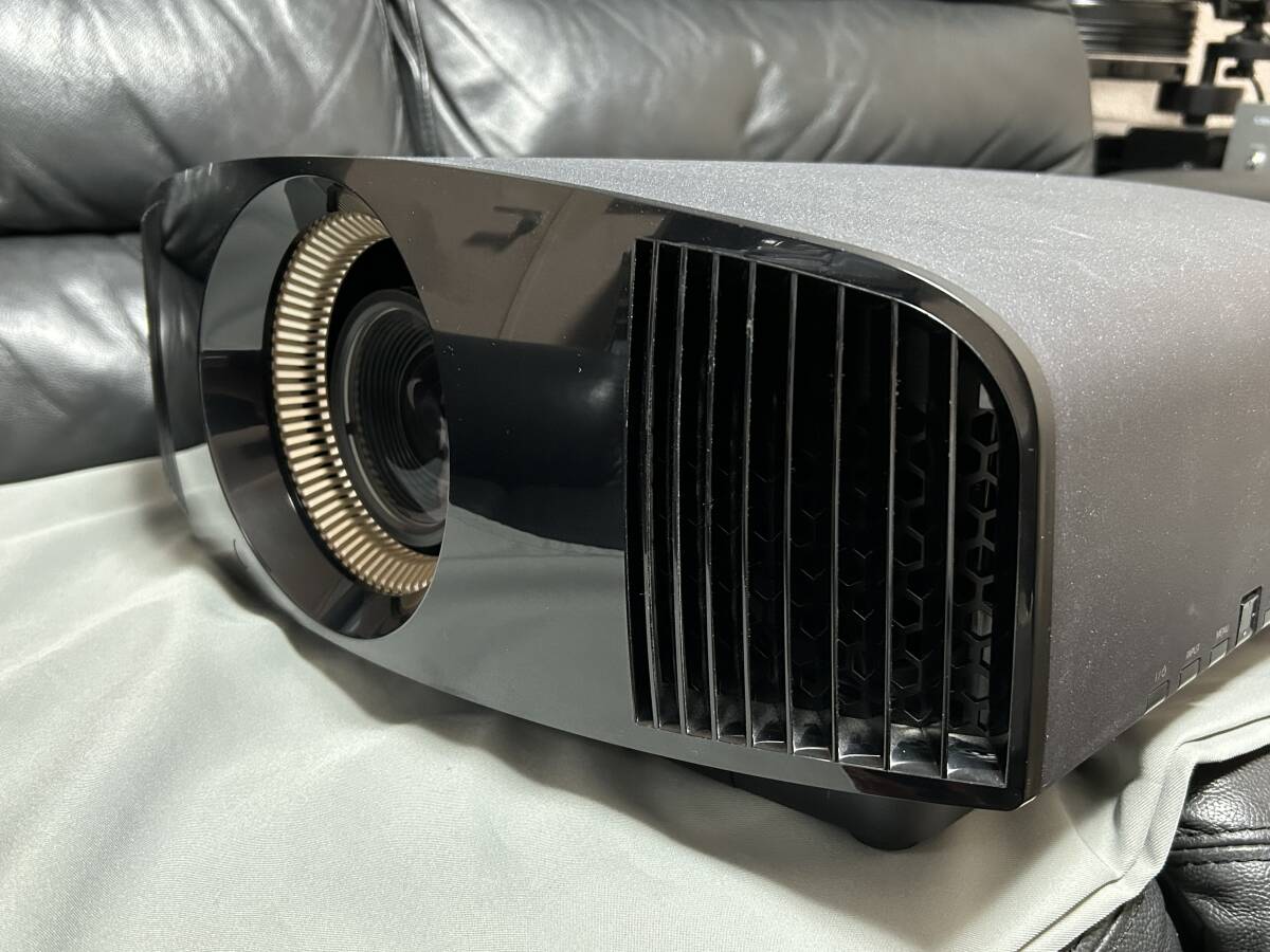 SONY VPL-VW515 4K HDR Projector with 2 TDG-BT500A 3D Glasses [w1194012784]