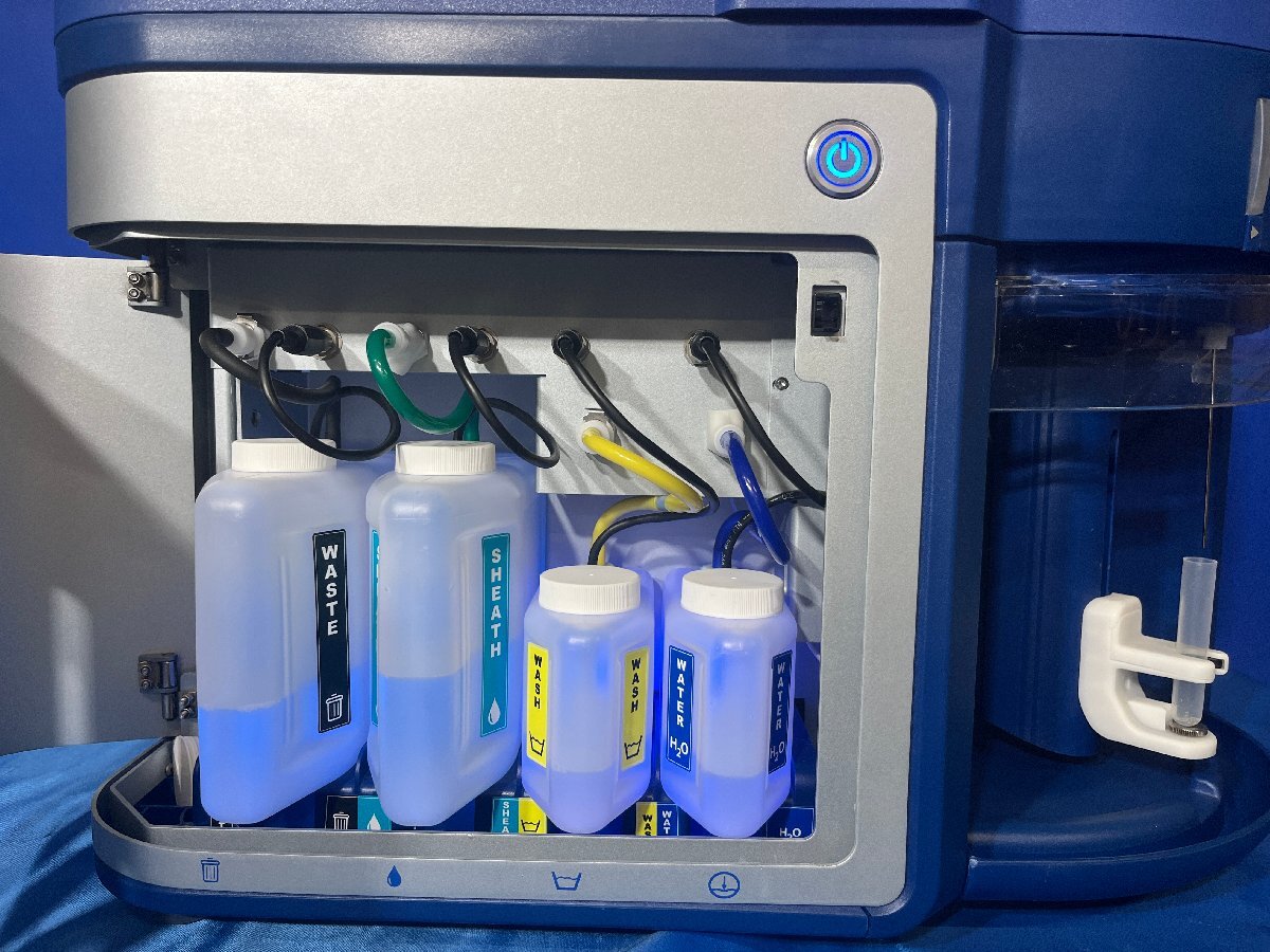 Applied Biosystems Attune Flow Cytometer [g1195928280]