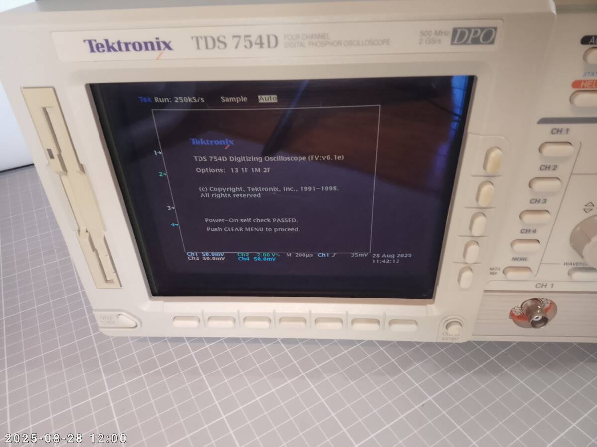 Tektronix TDS754D Digital Oscilloscope [p1197976409]