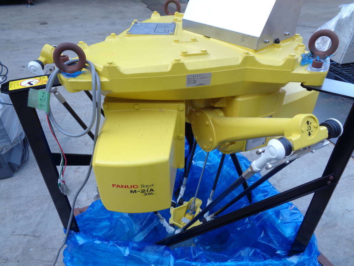 FANUC M-2iA/3SL Parallel Link Robot with R-30iB Controller [c1198591085]