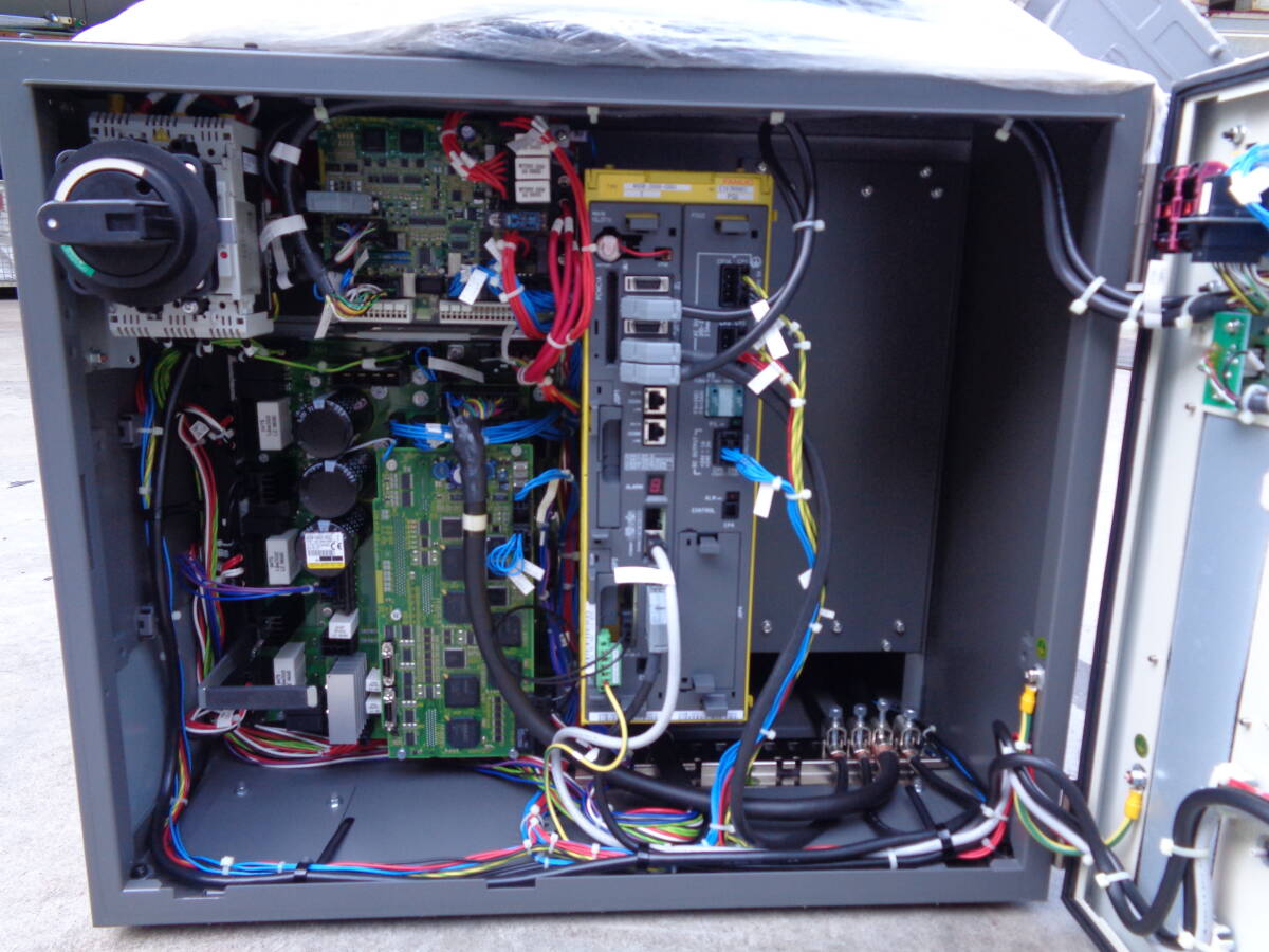 FANUC M-2iA/3SL Parallel Link Robot with R-30iB Controller [c1198591085]