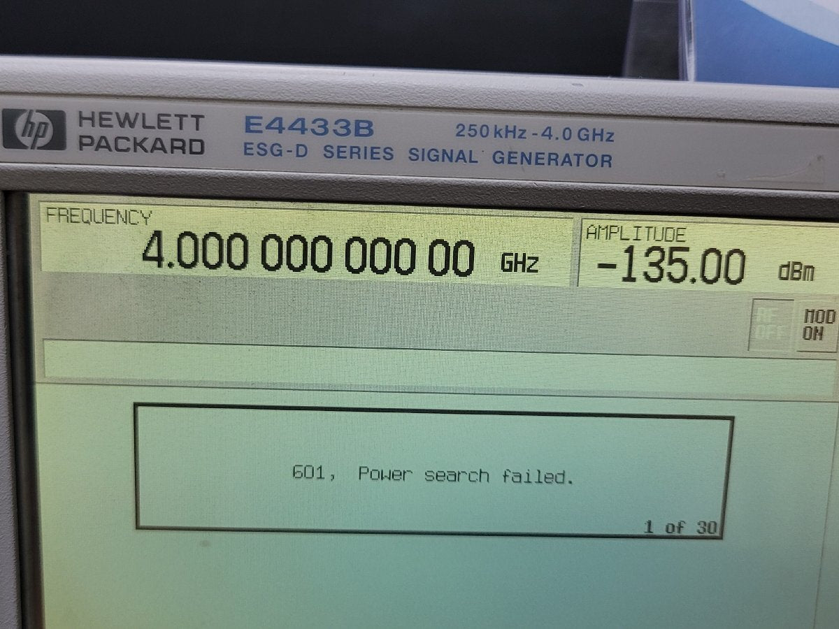 Agilent E4433B Digital RF Signal Generator 250kHz-4GHz [q1198624111]