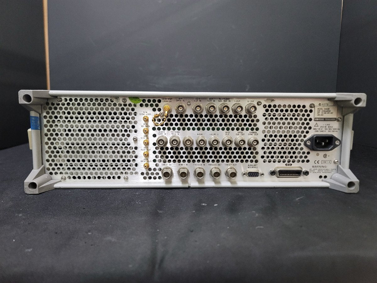 Agilent E4433B Digital RF Signal Generator 250kHz-4GHz [q1198624111]