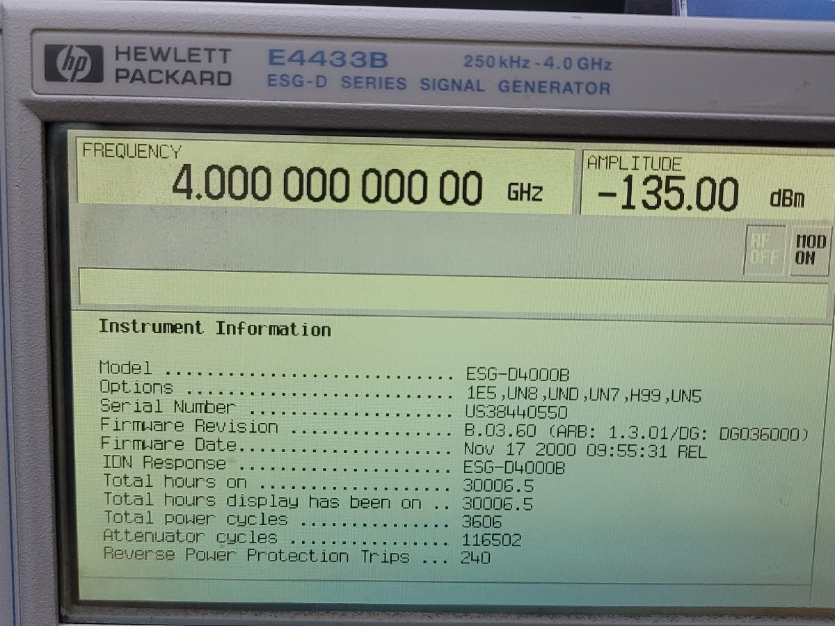 Agilent E4433B Digital RF Signal Generator 250kHz-4GHz [q1198624111]