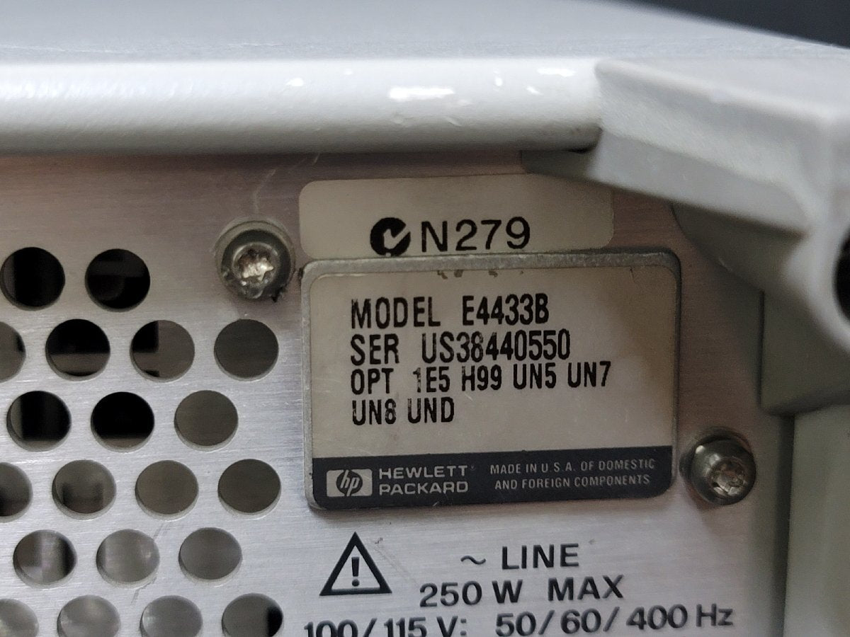 Agilent E4433B Digital RF Signal Generator 250kHz-4GHz [q1198624111]