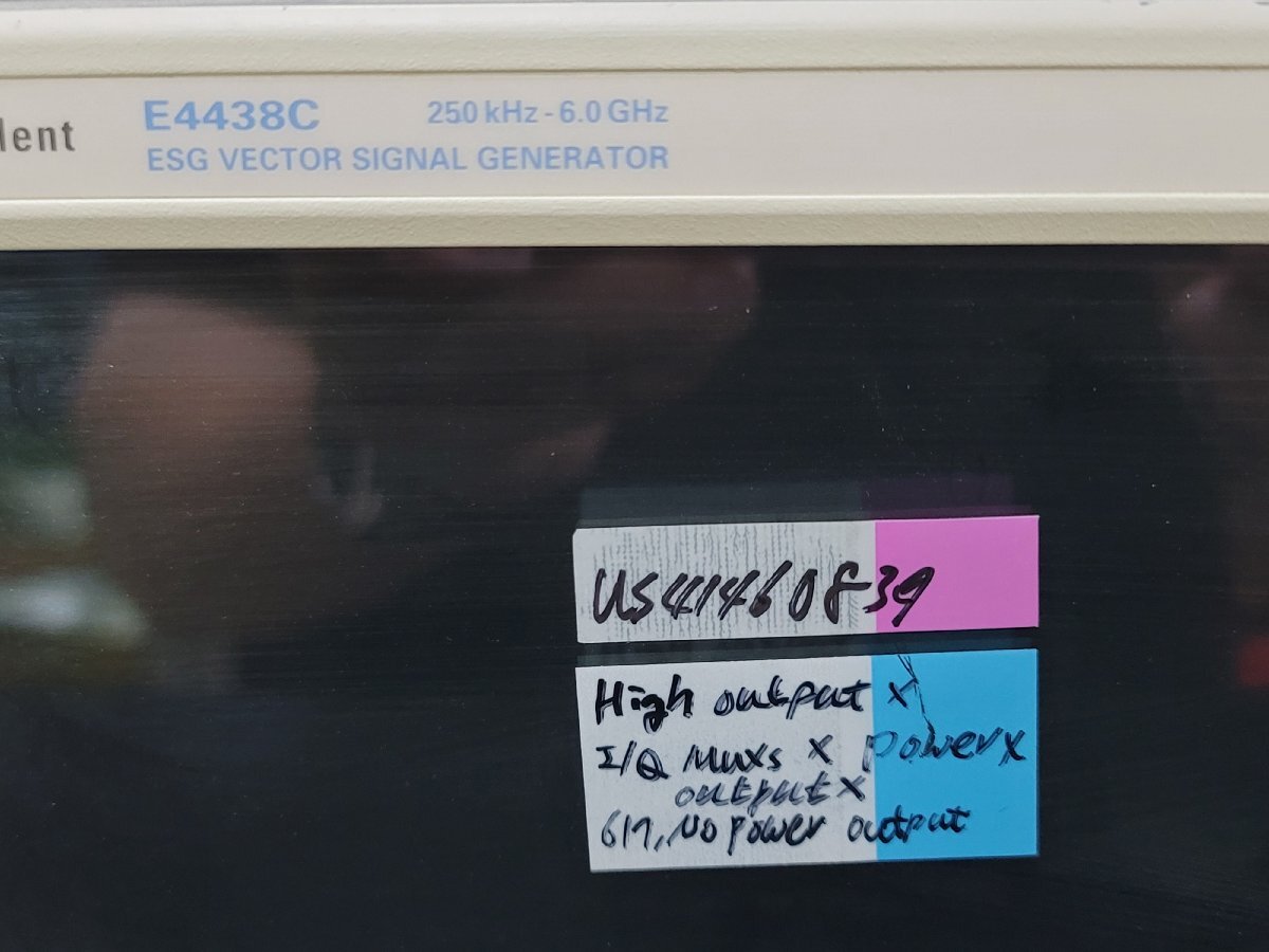 Agilent E4438C Vector Signal Generator 250kHz-6GHz (for parts) [w1198627603]