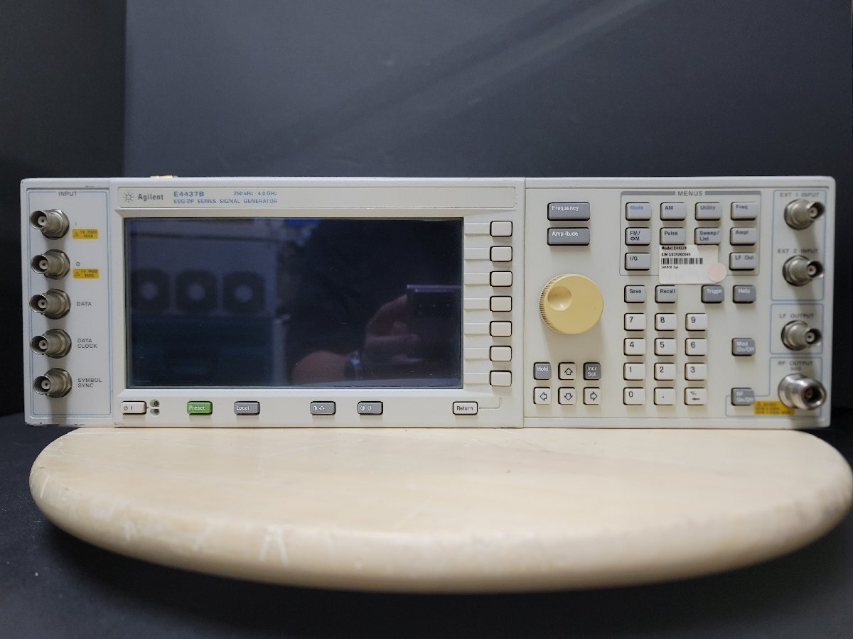 Agilent E4437B 250 kHz - 4 GHz Front Panel [p1198728416]