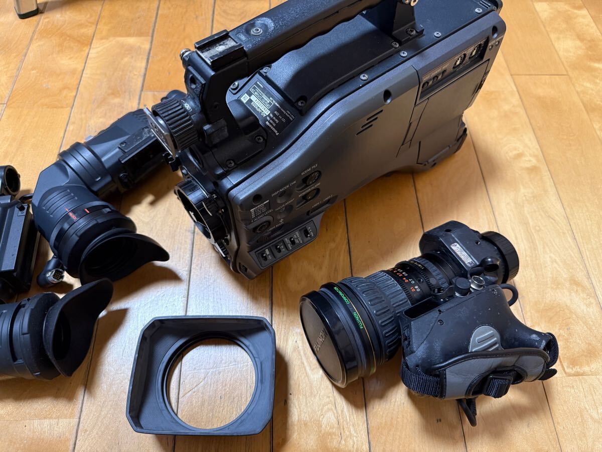 Set of XA17 Extender Lens, HPX555 Camera, Ikegami MC10 Monitor, P2 Memory Cards [r1199504820]