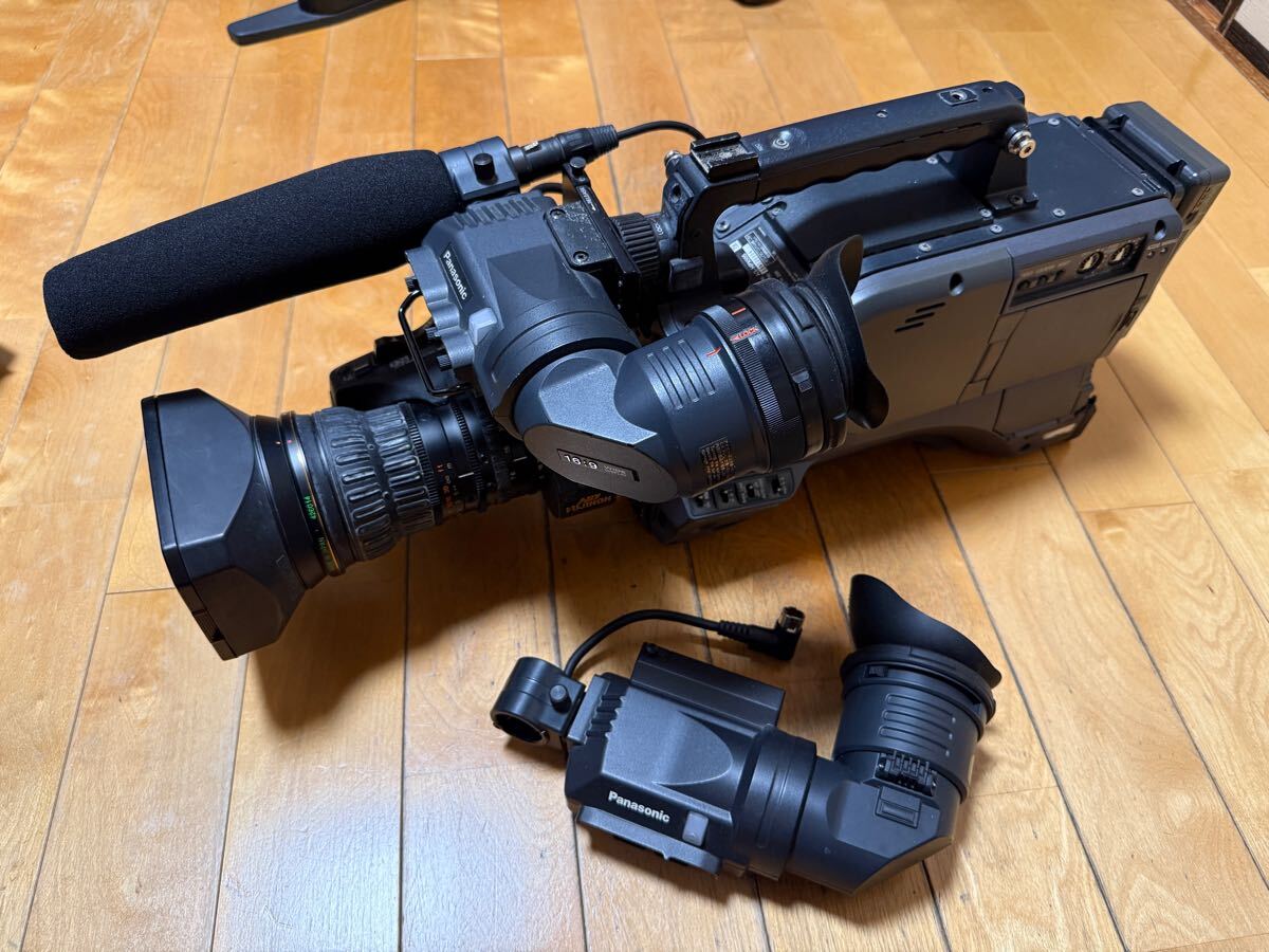 Set of XA17 Extender Lens, HPX555 Camera, Ikegami MC10 Monitor, P2 Memory Cards [r1199504820]