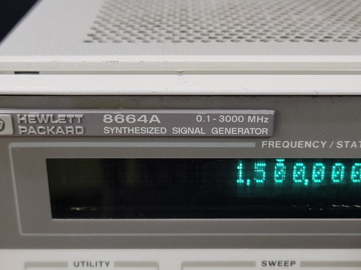 HP 8664A Synthesized Signal Generator 100kHz-3GHz [w1203474356]