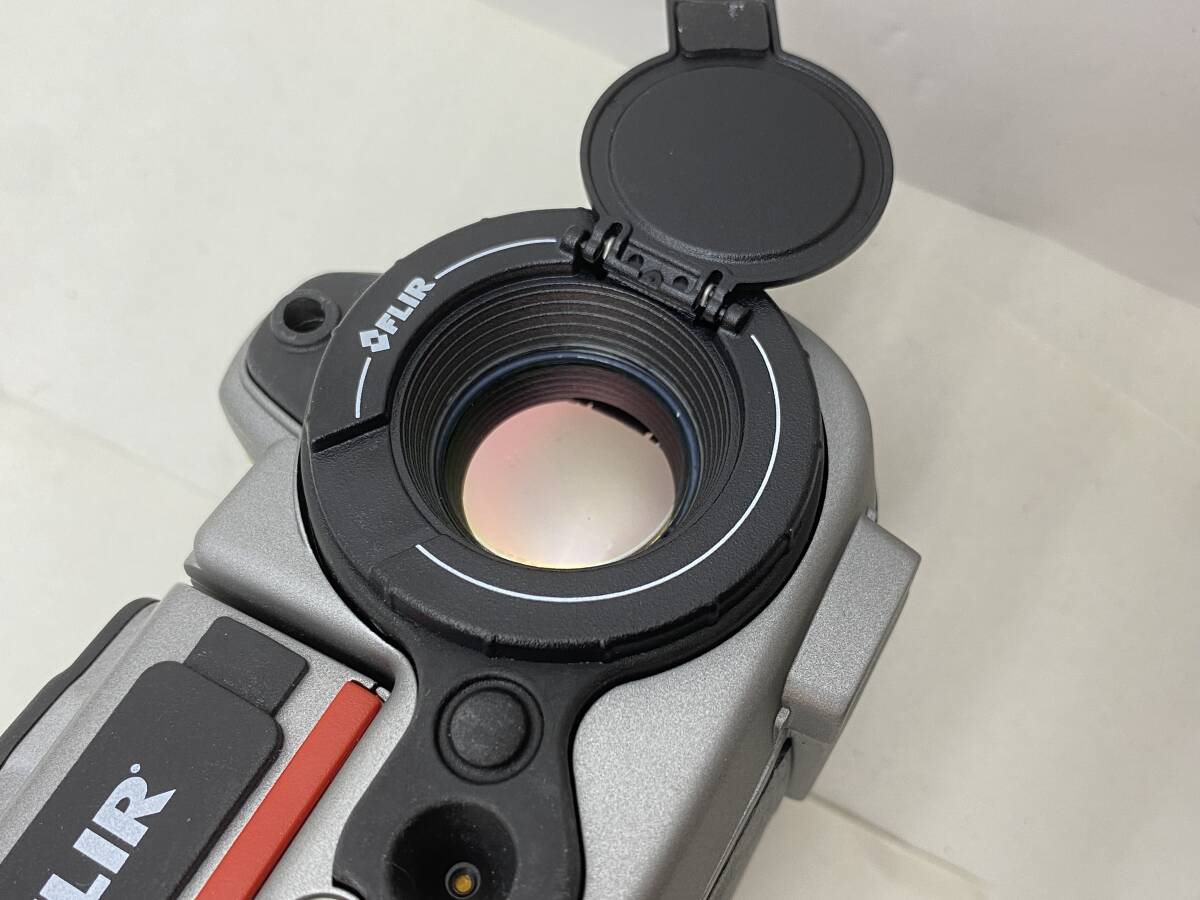 FLIR T335 Infrared Thermal Imaging Camera with Case [t1203866771]
