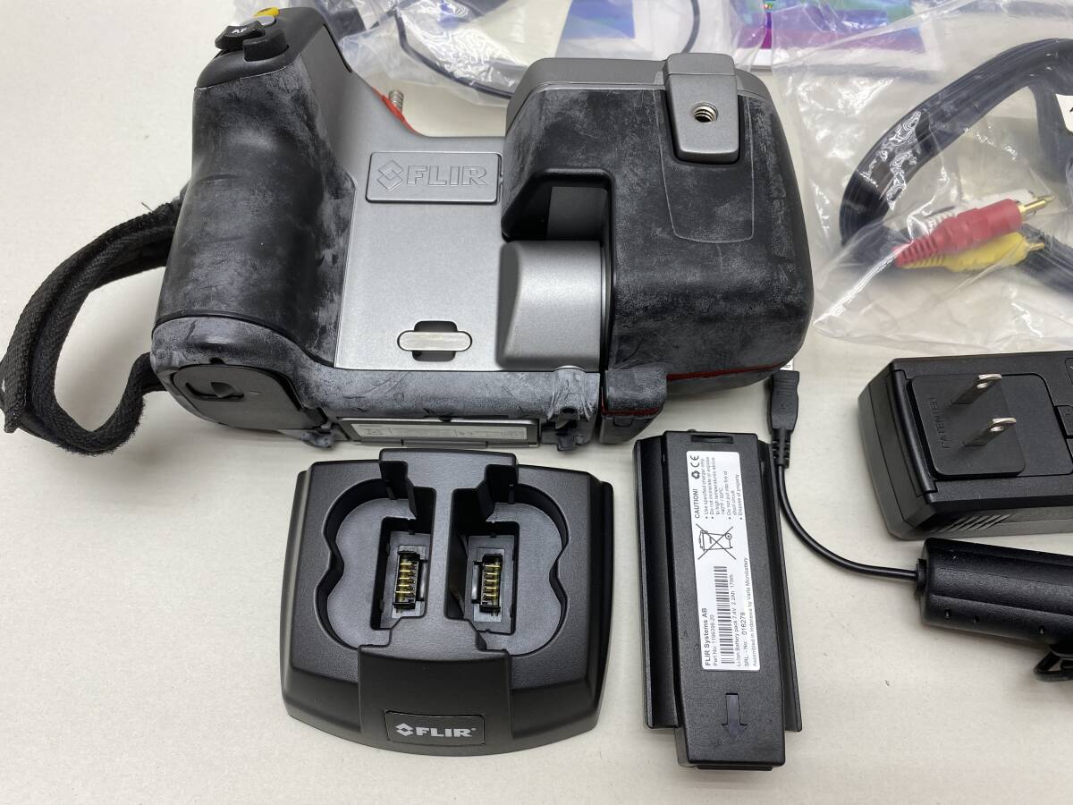 FLIR T335 Infrared Thermal Imaging Camera with Case [t1203866771]