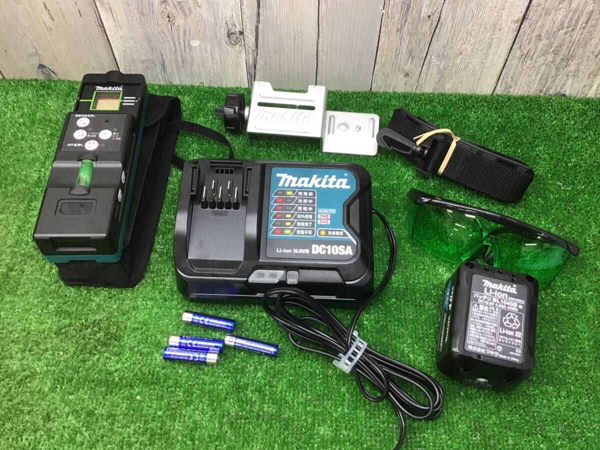 Makita SK507GD Laser Marking Device with Charger, 4.0Ah Battery, Tripod [q1205410170]